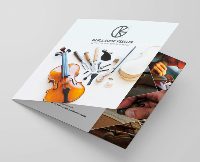 Identité - recto du dépliant de présentation